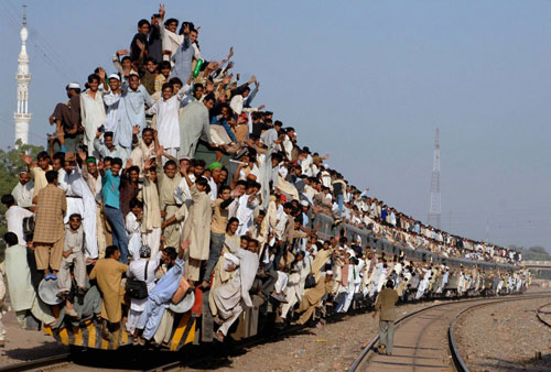 Crowded Train in India - not Spain :)